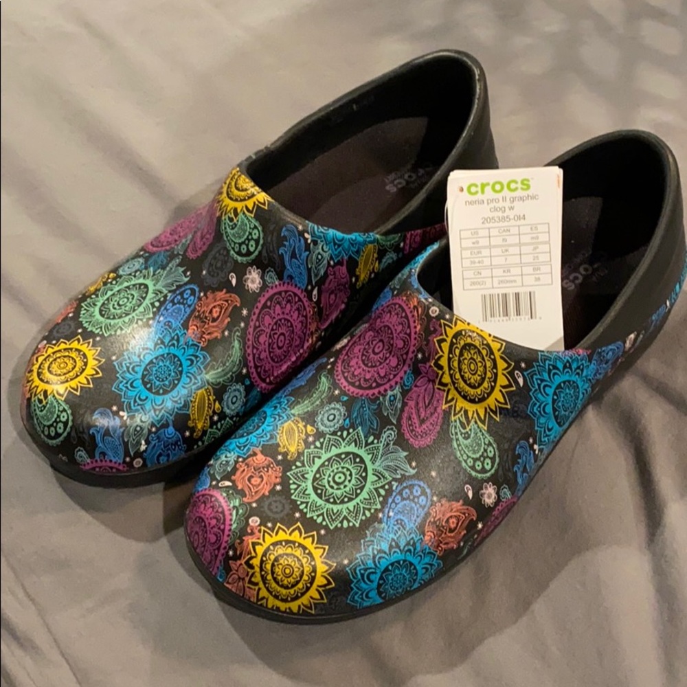 NWT Crocs multi color Women's Neria Pro II size 9